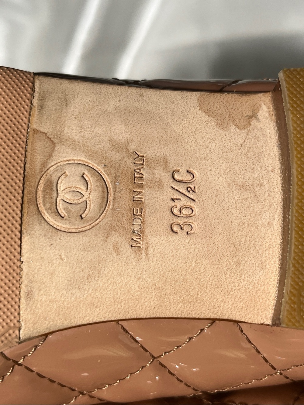CHANEL Brown Patent Leather Quilted Ballet Flats with Bow - Picture 7 of 10